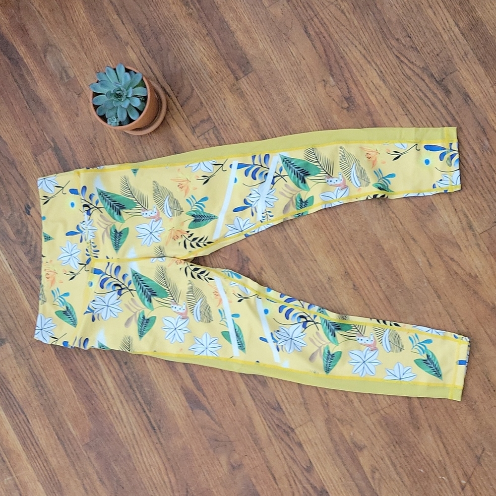 ZYIA Floral Light N Tight Leggings 6-8 🌼
